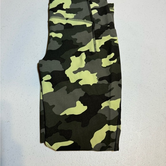 Lululemon swift speed he tight camo print yoga leggings women’s size 6 - Picture 2 of 10
